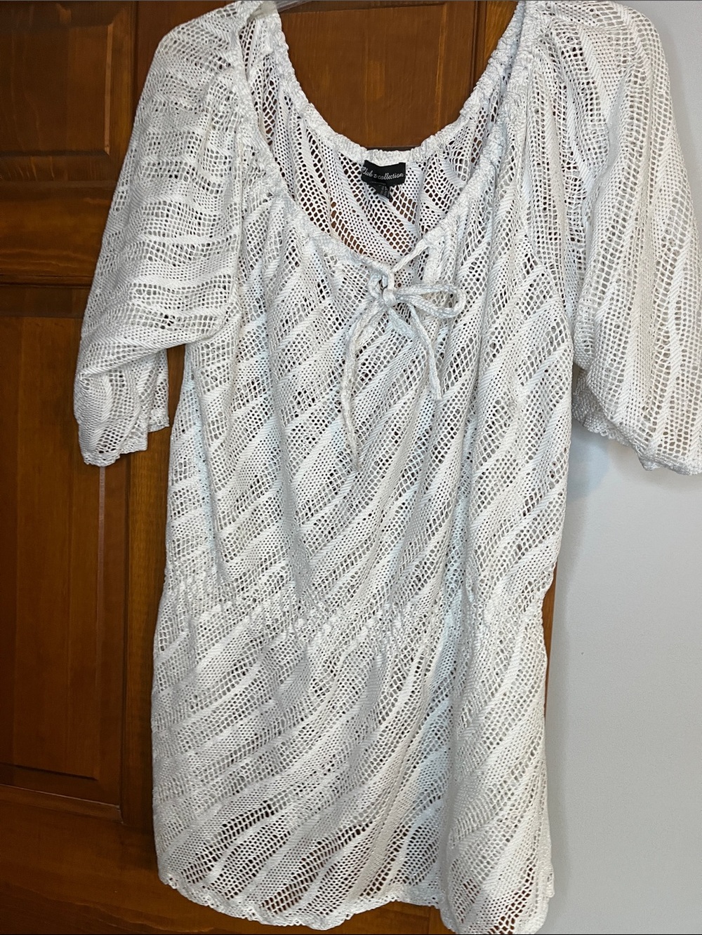 Club z Collection women’s top or beach cover up 3 x . White